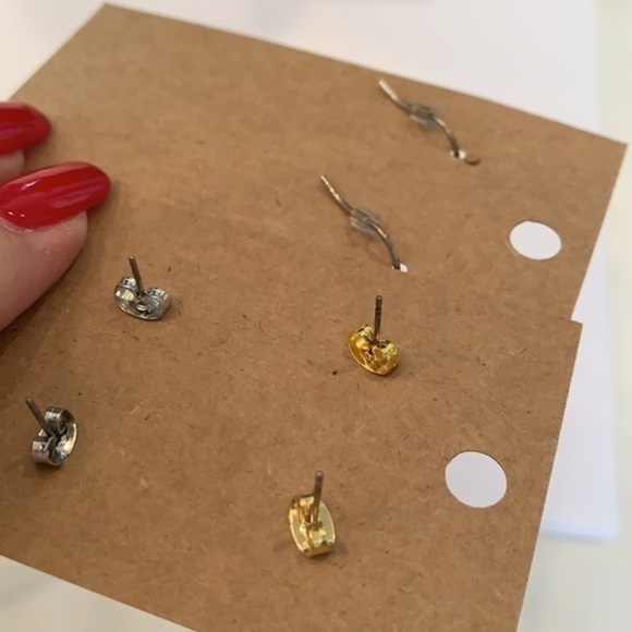 💐5/25 3 pair small delicate pink crystal bar stud - Picture 3 of 8